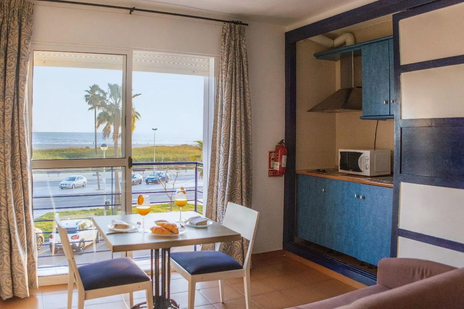 Hotel Playa Conil - Beachfront Studios & Suites Кониль-де-ла-Фронтера