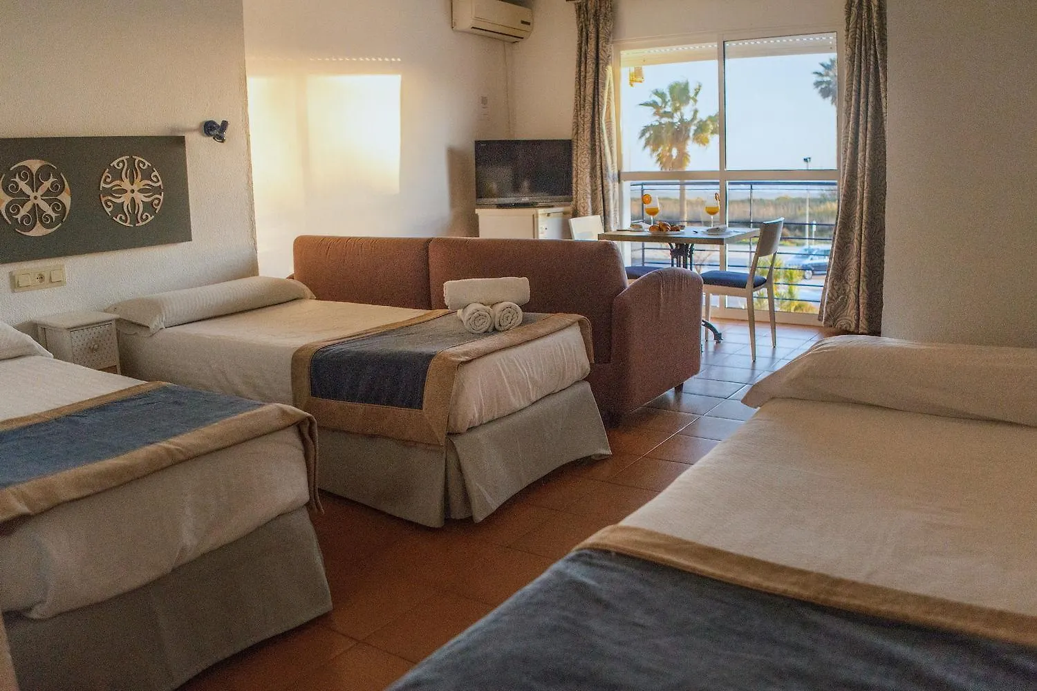 Hotel Playa Conil - Beachfront Studios & Suites Кониль-де-ла-Фронтера