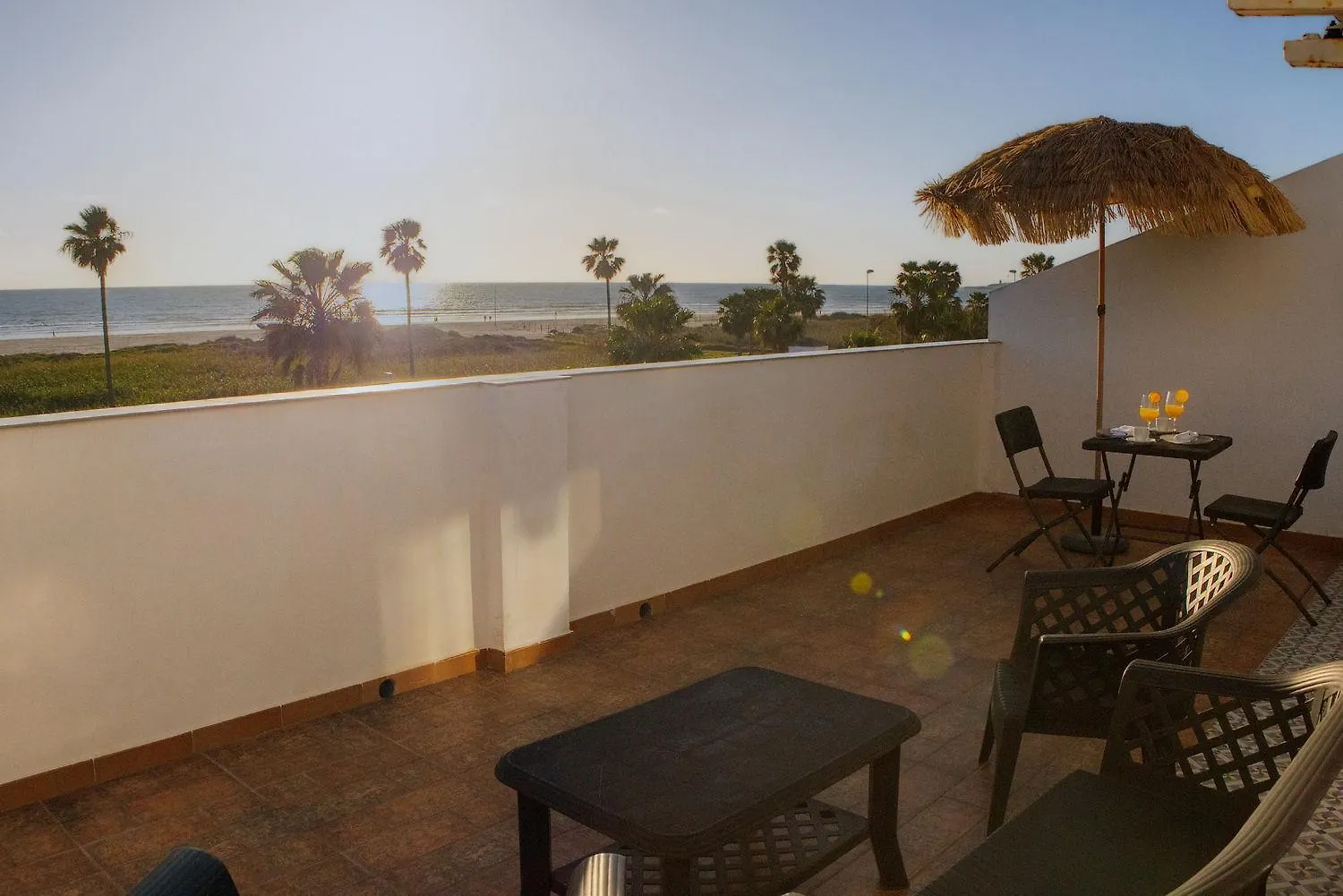 Hotel Playa Conil - Beachfront Studios & Suites 科尼尔-德拉弗龙特拉